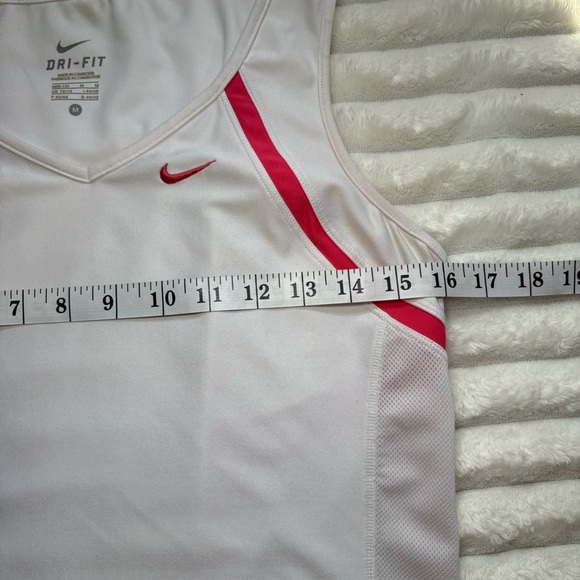 4/25$ Nike Dri-Fit Sleeveless Tank Top White with Pink Women’s Size Medium - Picture 5 of 6
